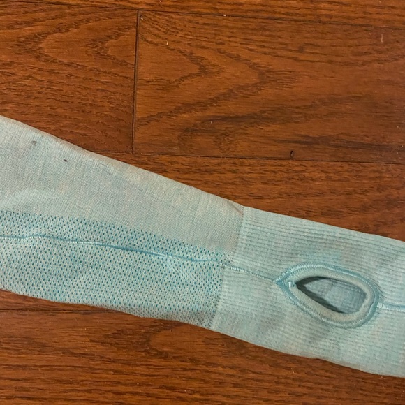 Ivivva shirt long sleeve with thumb holes - Picture 4 of 7